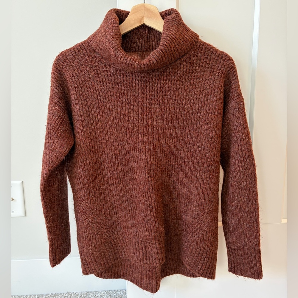 Old Navy Brown Turtleneck Knit Sweater